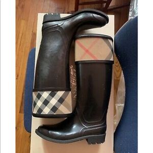Burberry boots